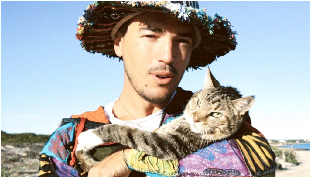 Itto: da Amici alla popolarità con Buonasera signorina e la ricerca di sé stesso nella musica