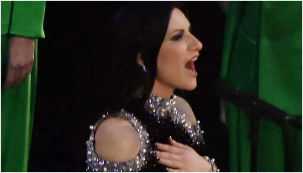 Laura Pausini risponde alle critiche per l’inno delle Olimpiadi chiudendo i commenti sui social