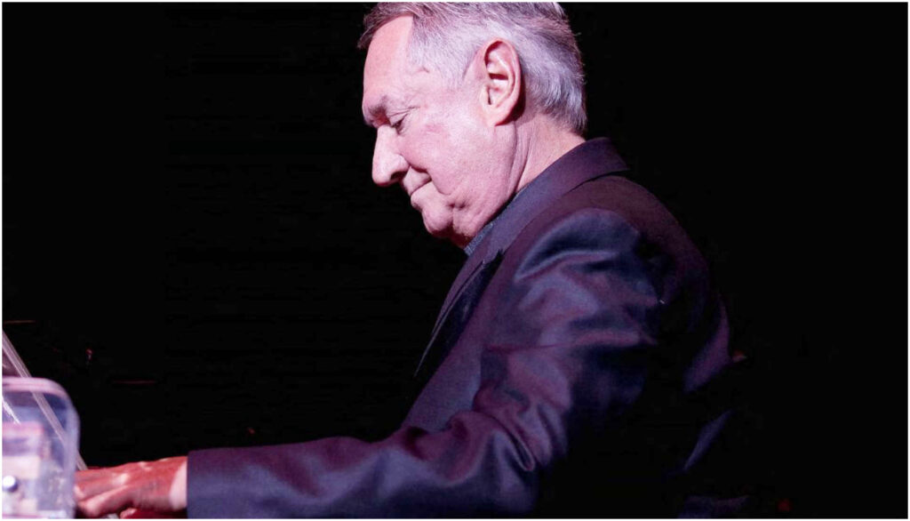 Neil Sedaka, icona del pop americano, è scomparso all’età di 86 anni, autore di Calendar Girl