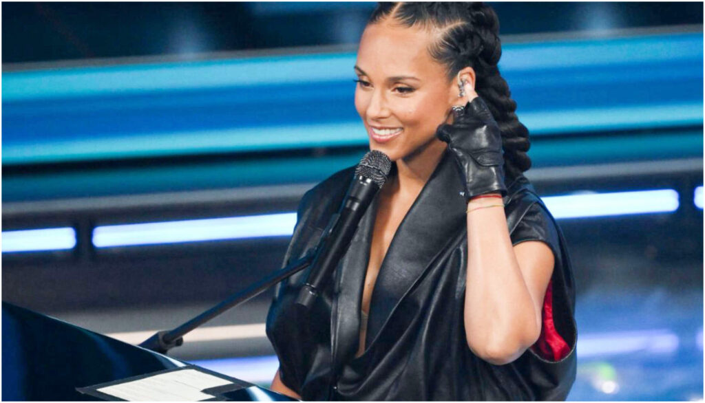 Problemi tecnici a Sanremo con Eros Ramazzotti e Alicia Keys, social criticano Carlo Conti per l’accaduto