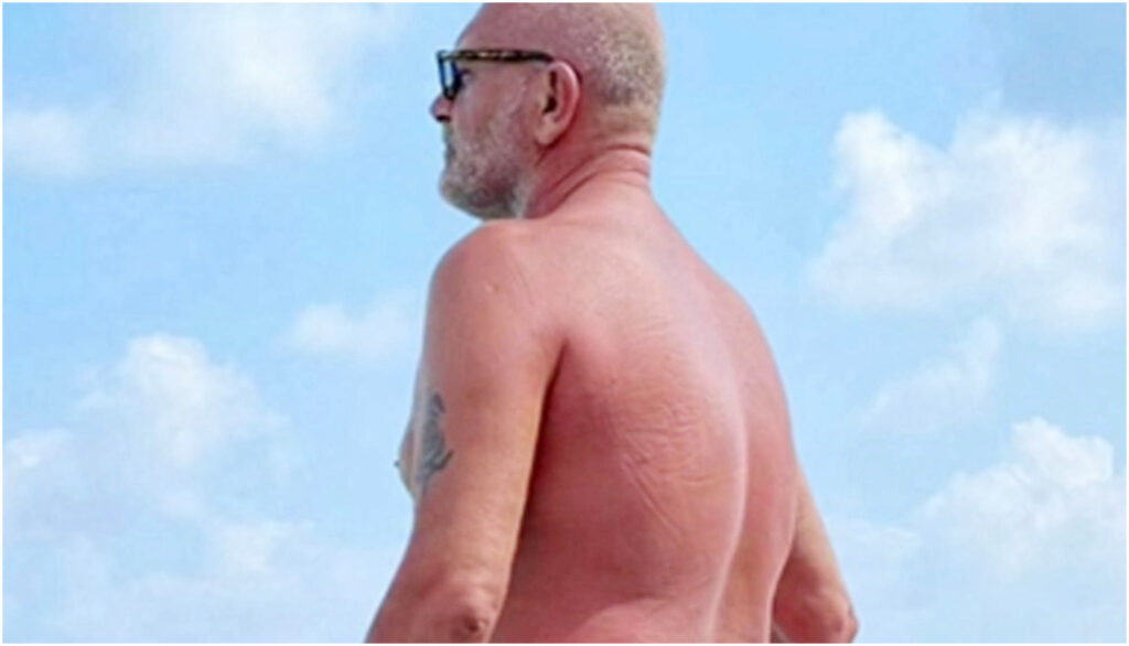 Andrea Pucci condivide su Instagram una foto inedita dopo l’annuncio di Carlo Conti a Sanremo