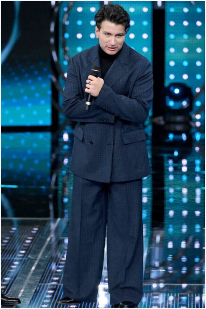 Sanremo 2026, abito Eddie Brock seconda serata Festival: look, stilista