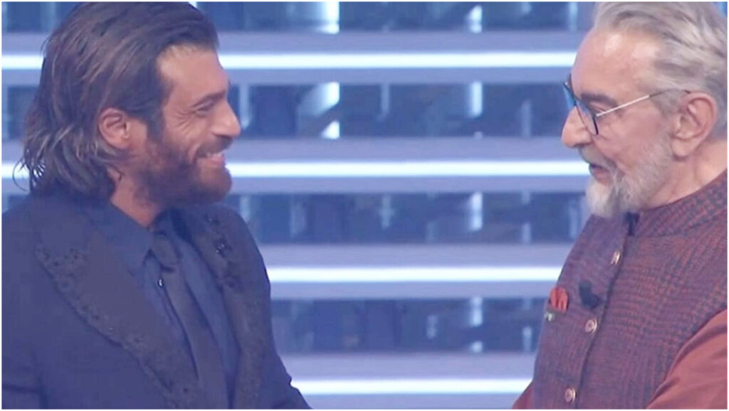 Kabir Bedi e Can Yaman si incontrano a Sanremo: l’attore parla delle storie d’amore di Sandokan