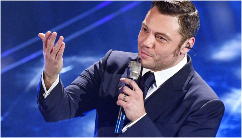 Sanremo 2026, Tiziano Ferro affronta pubblicamente le sue battaglie contro bullismo e depressione