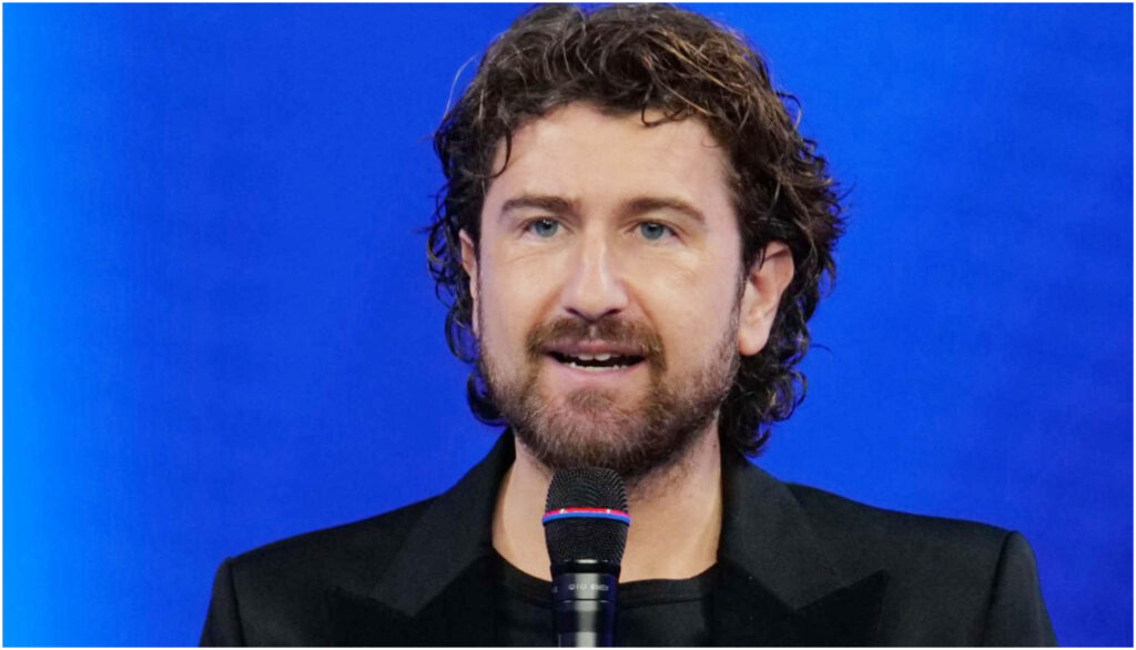 Alessandro Siani svela la sua identità come Mister X alla quarta serata del Festival di Sanremo