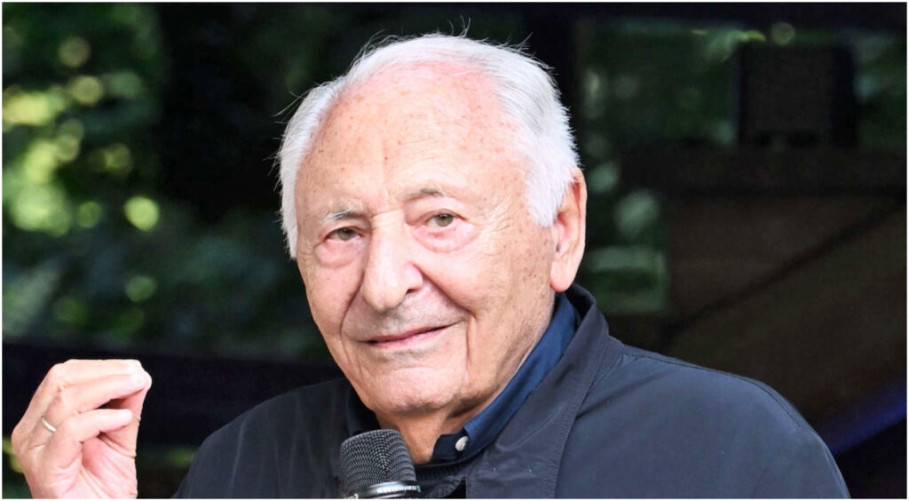 Mogol premiato a Sanremo per la critica, pronto a diventare pompiere dopo l’onorificenza dai vigili