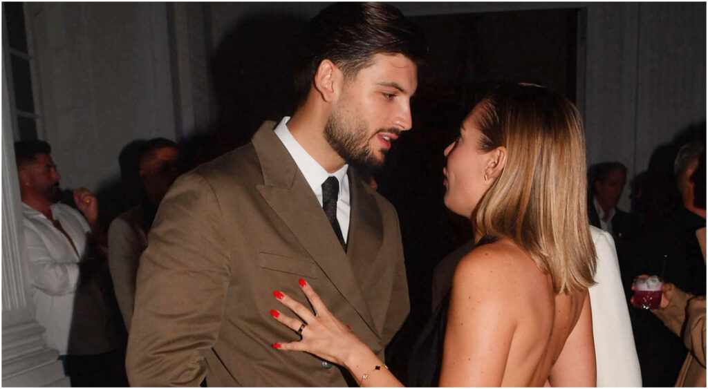 Ciro si commuove in studio a Uomini e Donne e chiede di contattare la mamma per il suo senso di colpa