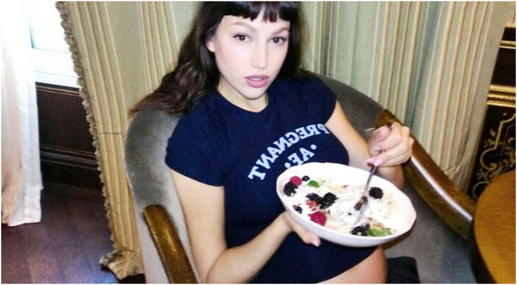 Úrsula Corberó, la Tokyo de La Casa di Carta, annuncia la nascita del primo figlio con Chino Darín