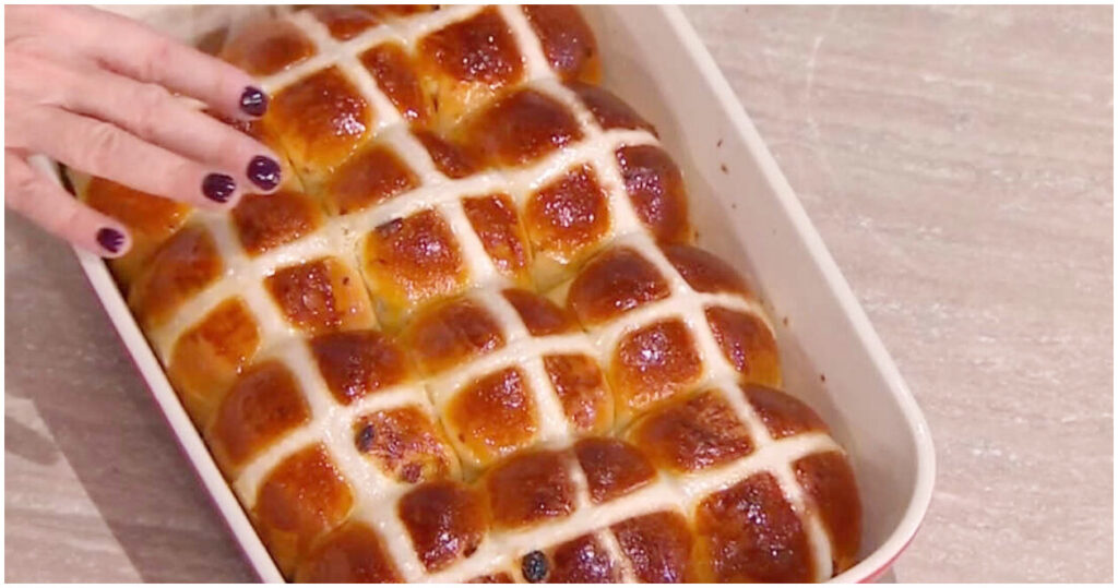 Scopri come Fulvio Marino prepara i deliziosi Panini dolci pasquali per la colazione di Pasqua il 31 marzo 2026 su È sempre mezzogiorno!