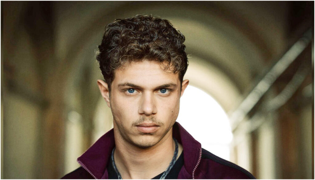 Alfonso Capuozzo racconta il suo ruolo di Simone in Mare Fuori: ascolto come chiave di crescita