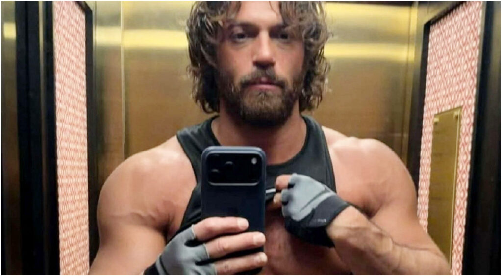 Can Yaman risponde alle critiche sul suo aspetto fisico: «Invidia da brutti mezzi ometti»