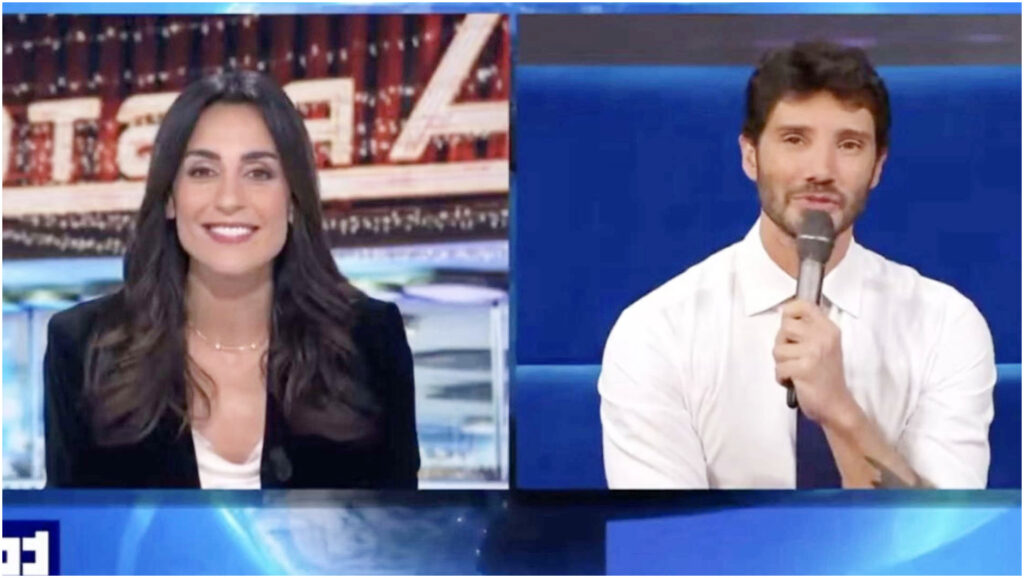 De Martino debutta come conduttore al Tg1 nel suo primo intervento dopo Sanremo