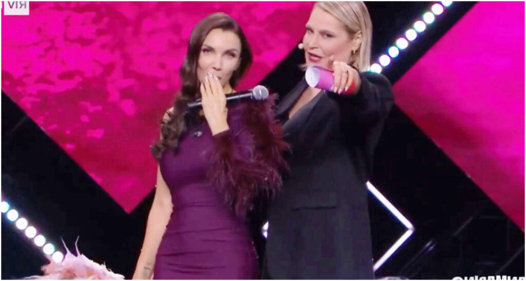 Elettra provoca il pubblico con uno spoiler e una gaffe durante il San Marino Song Contest