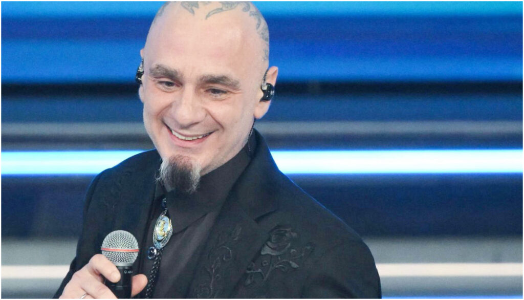 J-Ax a Domenica In presenta la nuova canzone contro i cliché italiani e invita a superare gli stereotipi