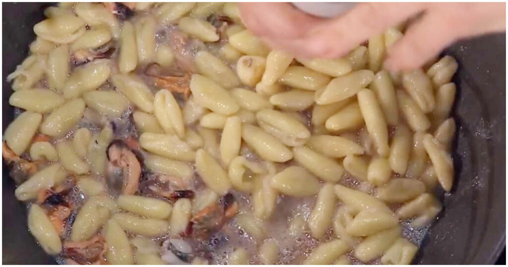 Cavatelli cozze e cocuzze con Antonella Ricci: gusto pugliese da riprodurre a casa il 21 aprile 2026 su È sempre mezzogiorno!