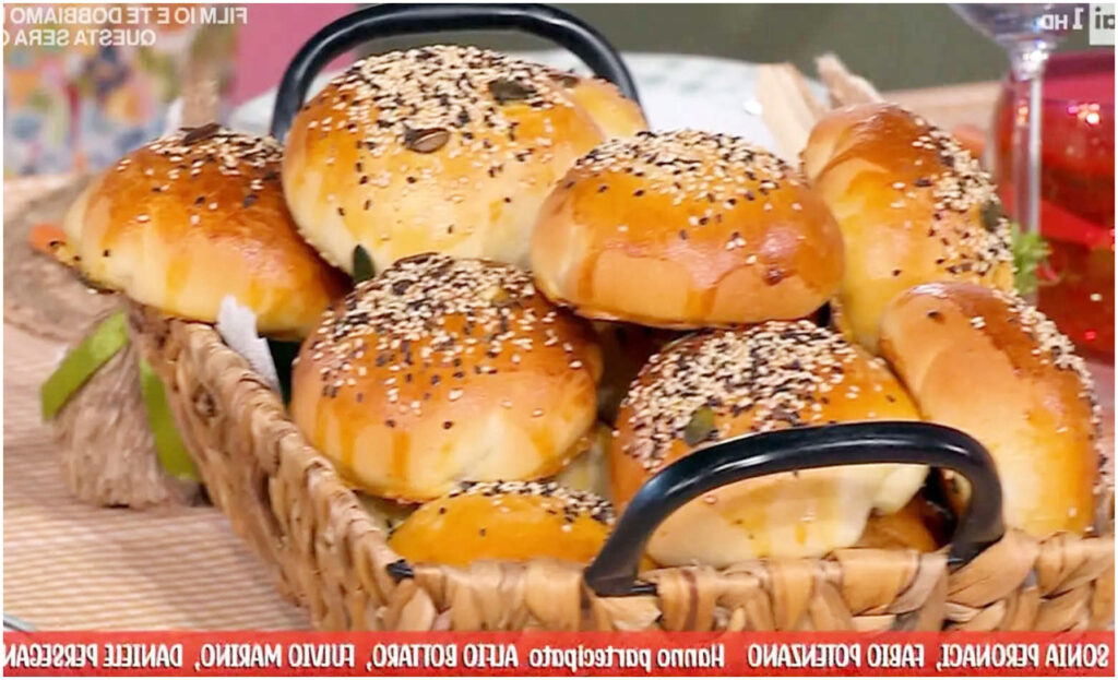 Panini da scampagnata di Fulvio Marino: la ricetta da non perdere del 23 ottobre 2023 in È sempre mezzogiorno!