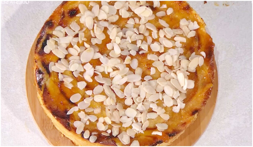Torta mille strati alle mele e mandorle di Barbara de Nigris: la ricetta gluten-free vista il 28 aprile 2026 a E’ sempre mezzogiorno!