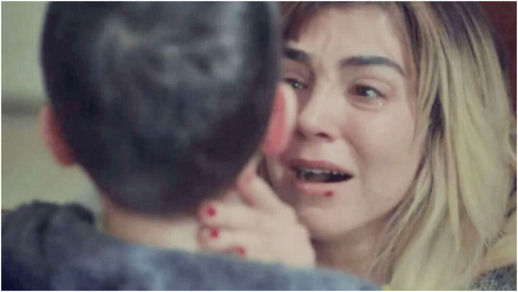 La forza di una donna puntate turche: il commovente abbraccio tra Ceyda e suo figlio finalmente rivelato