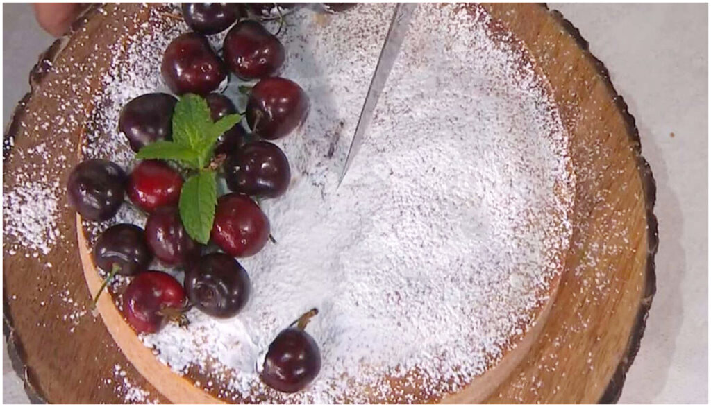 Crostata alle ciliegie di Barbara de Nigris: la dolce ricetta fresca vista il 19 maggio 2026 a È sempre mezzogiorno
