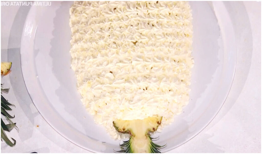 Daniele Persegani presenta la Torta Zuppa Imperiale: una deliziosa ricetta di frutta tropicale da È sempre mezzogiorno, 15 maggio 2026