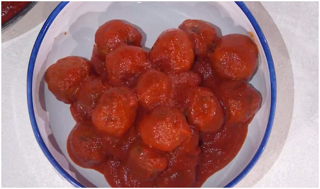 Polpette di spada e melanzane al sugo di Giusina Battaglia: la ricetta siciliana vista il 1 maggio 2023 a E’ sempre mezzogiorno! Scopri il segreto di questo piatto delizioso!