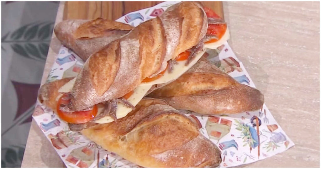 Scopri la ricetta del Pane Cunzato di Fulvio Marino in diretta il 25 maggio 2026 su ‘E’ sempre mezzogiorno’: un tripudio di sapori da gustare a Scopello!