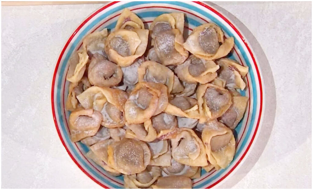 Tortelli fritti alle ciliegie di Alessandra Spisni: la delizia della tradizione da È sempre mezzogiorno del 22 maggio 2026!
